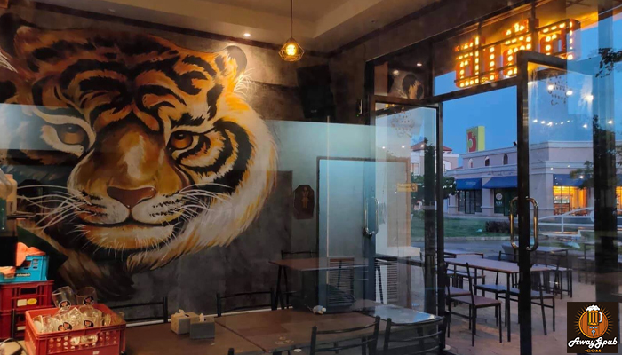 อีเสือCafe’90s Ubon อุบลสแคว์ ร้านนั่งชิว โปรโมชั่นมากมาย